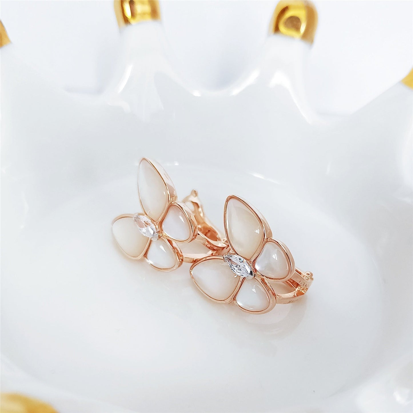 Van Cleef & Arpels BUTTERFLY MOP DIAMOND PINK GOLD EARRINGS