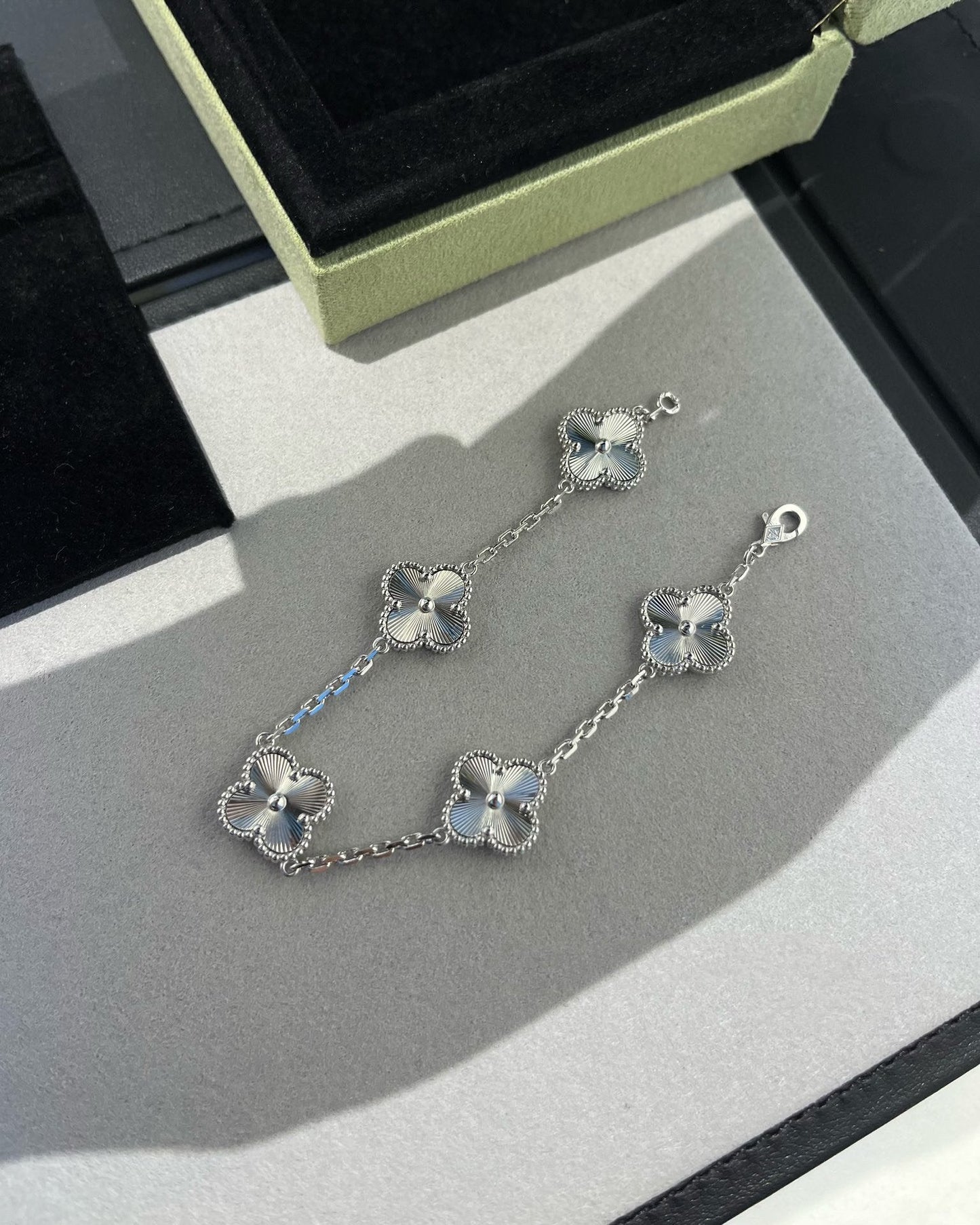 Van Cleef & Arpels CLOVER SILVER 5 MOTIFS BRACELET