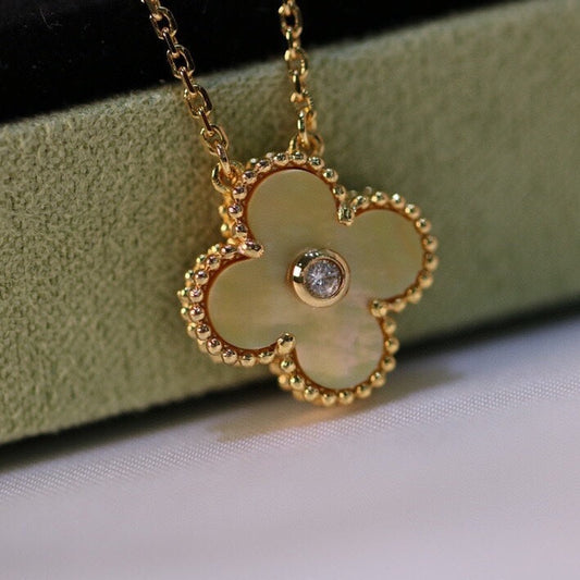 Van Cleef & Arpels CLOVER NECKLACE GOLD DIAMOND