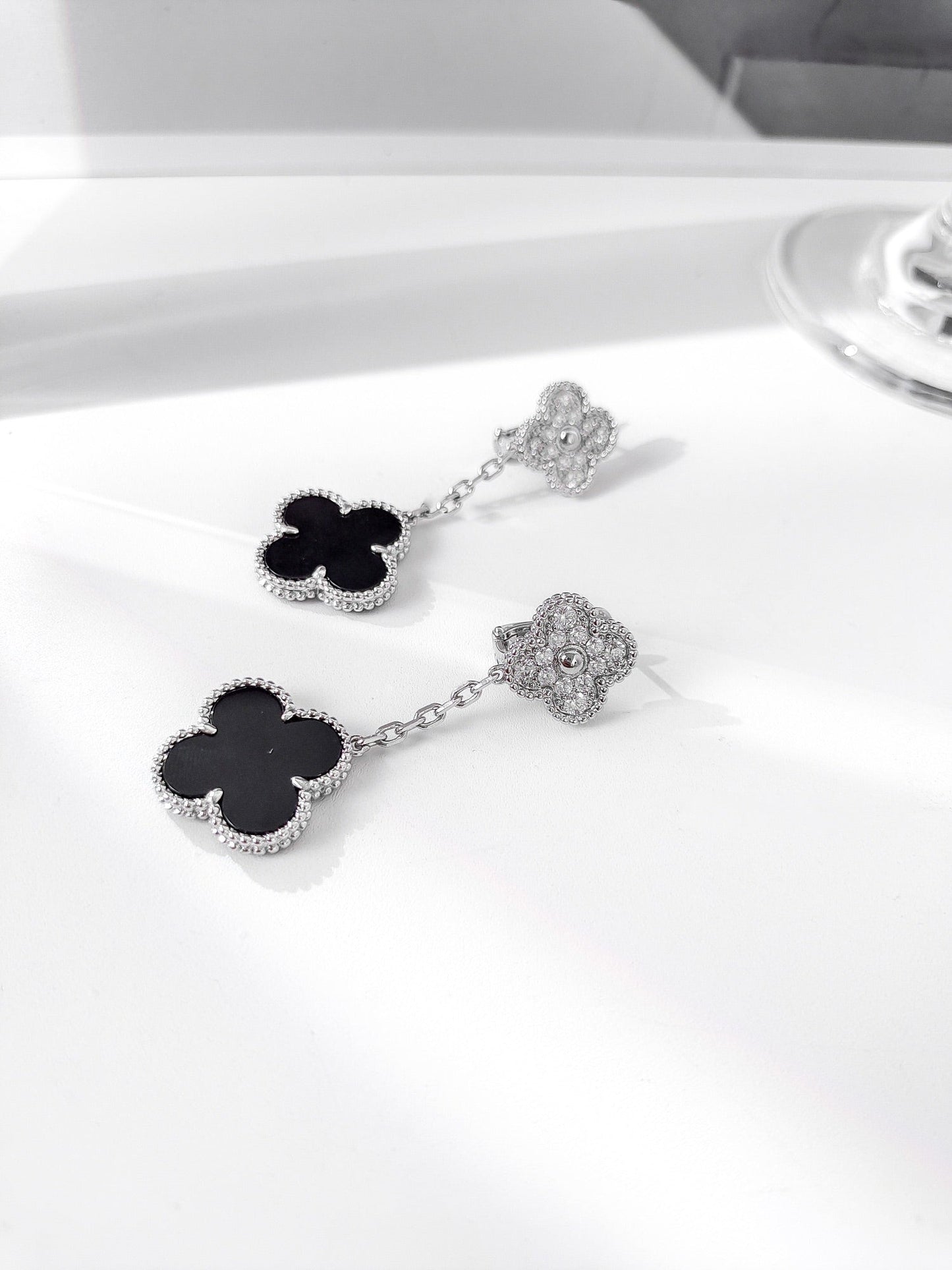 Van Cleef & Arpels CLOVER 2 MOTIFS SILVER DIAMOND ONYX