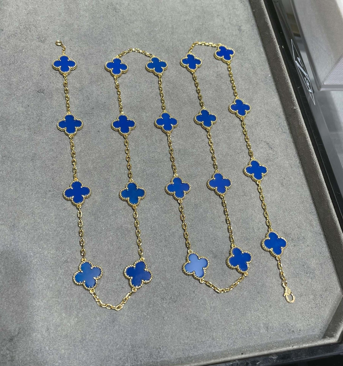 Van Cleef & Arpels CLOVER 20 MOTIF AGATE 86CM NECKLACE