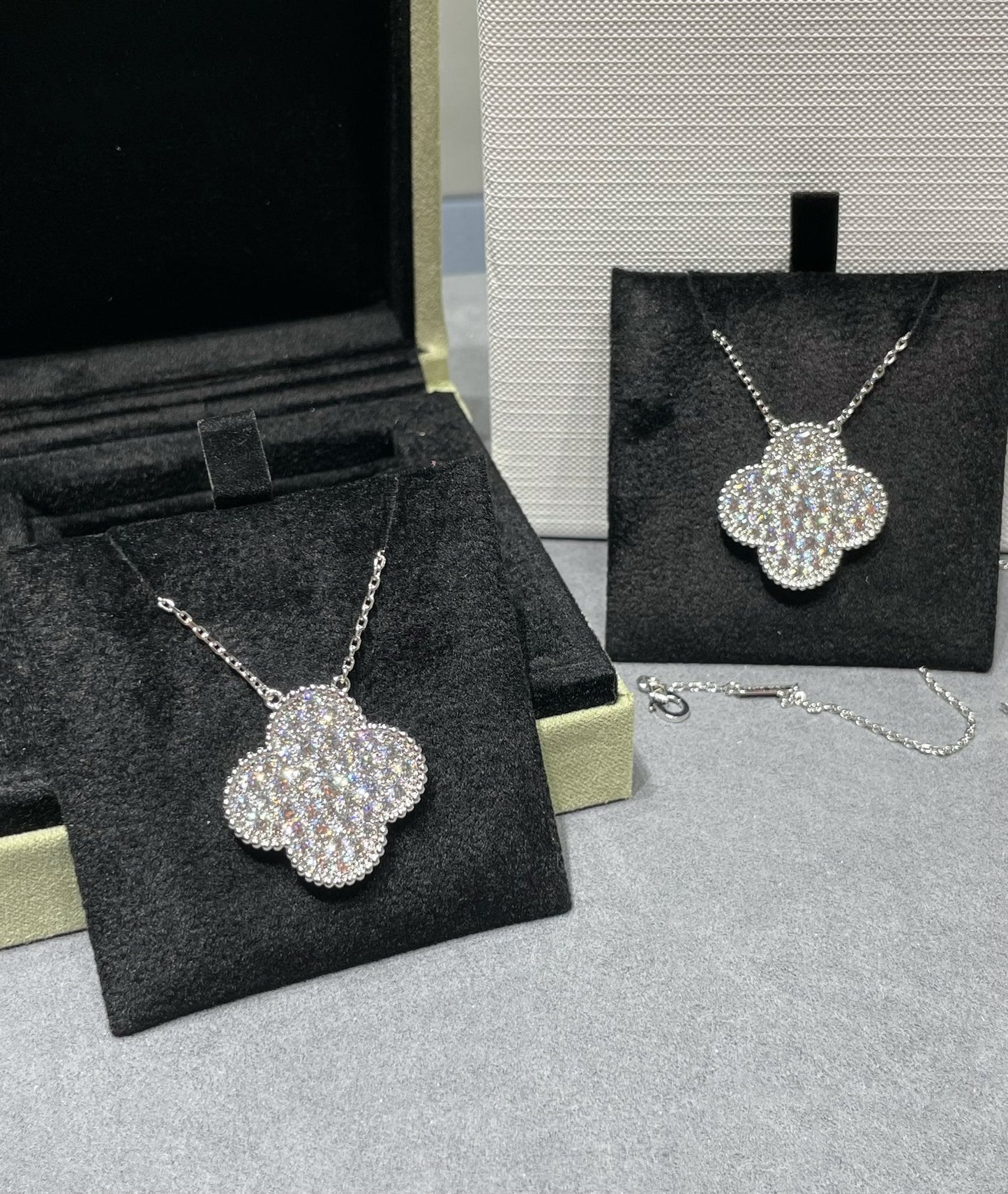Van Cleef & Arpels CLOVER LARGE PENDANT DIAMOND PAVED SILVER NECKLACE