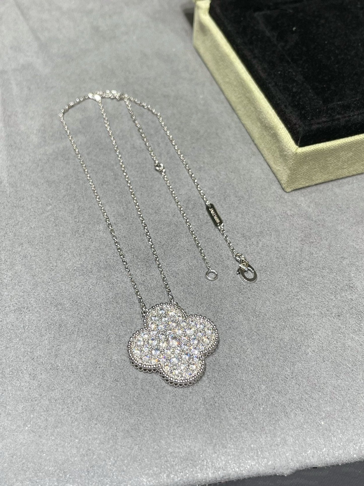 Van Cleef & Arpels CLOVER LARGE PENDANT DIAMOND PAVED SILVER NECKLACE