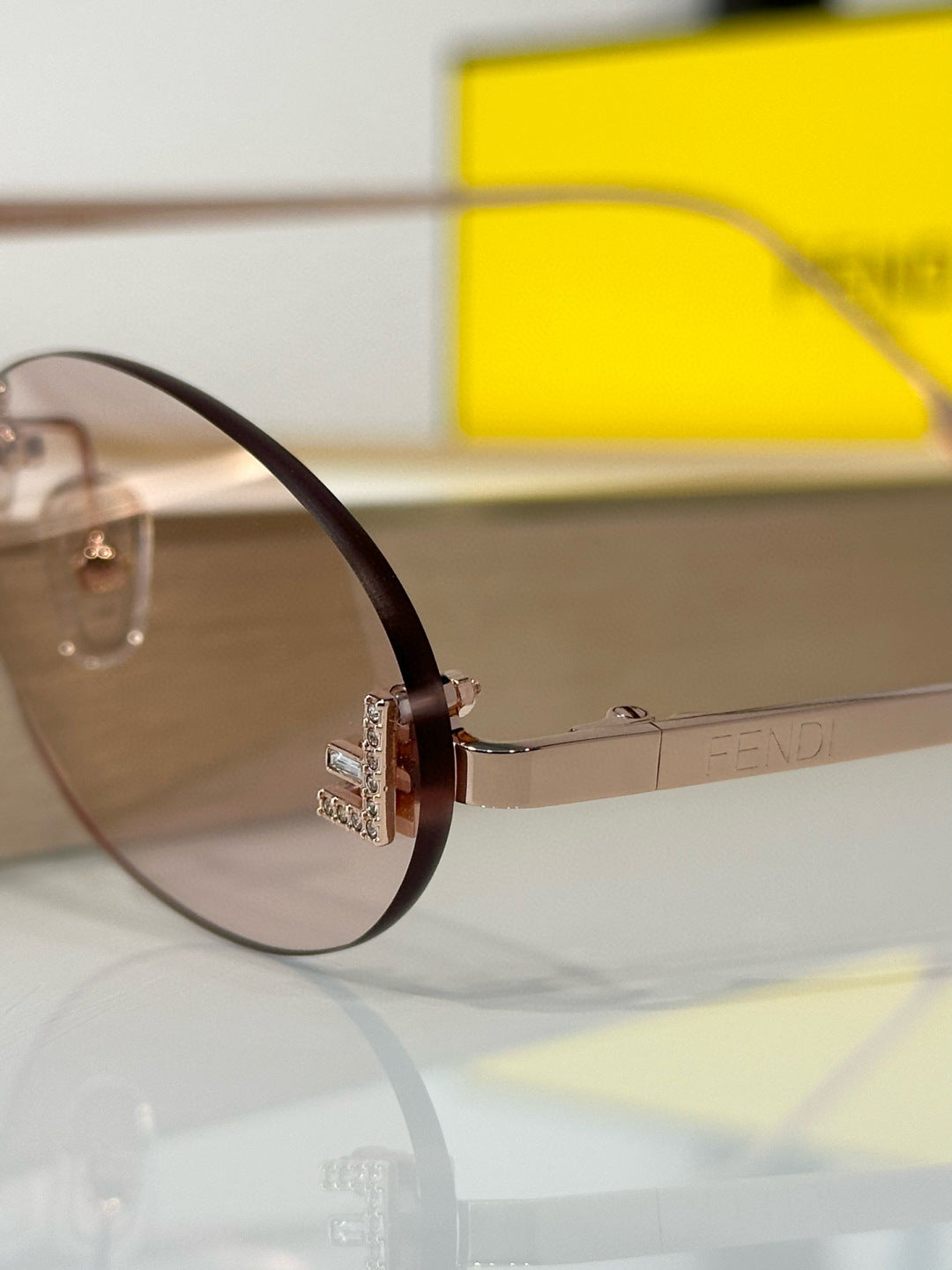 FIRST CRYSTAL RIMLESS OVAL FRAME SUNGLASSES FE4075US IN METAL